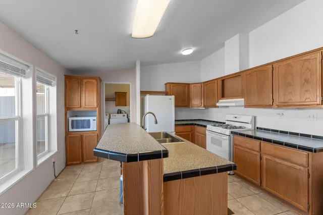 $300,000 | 21150 West Obsidian Drive, Congress, AZ 85332