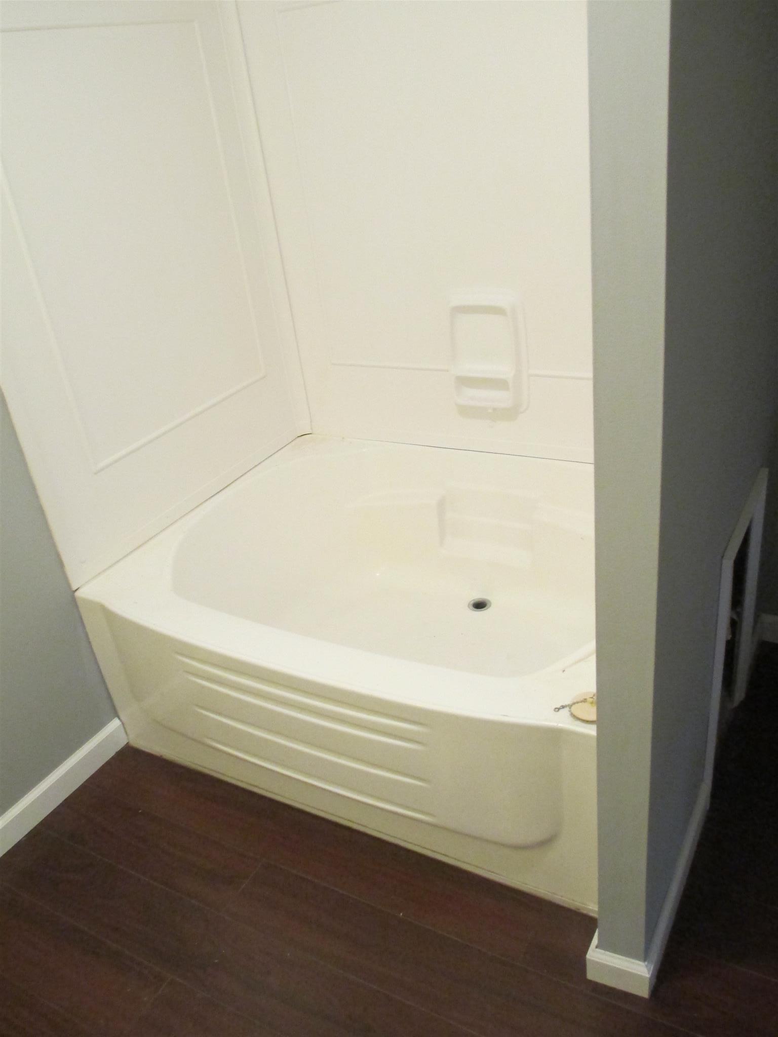 2849 Beasleys Bend Road Lebanon, TN 37087 - Photo 11 of 18 a bathroom with a bathtub