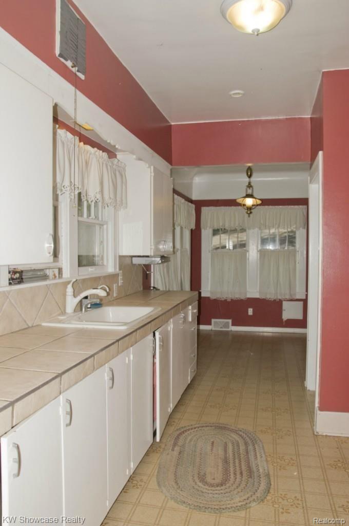 7875 Commerce Road West Bloomfield, MI 48324 - Photo 13 of 26 kit3.jpg