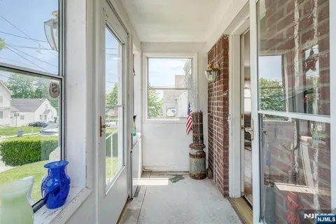 a view of entryway with a outdoor space