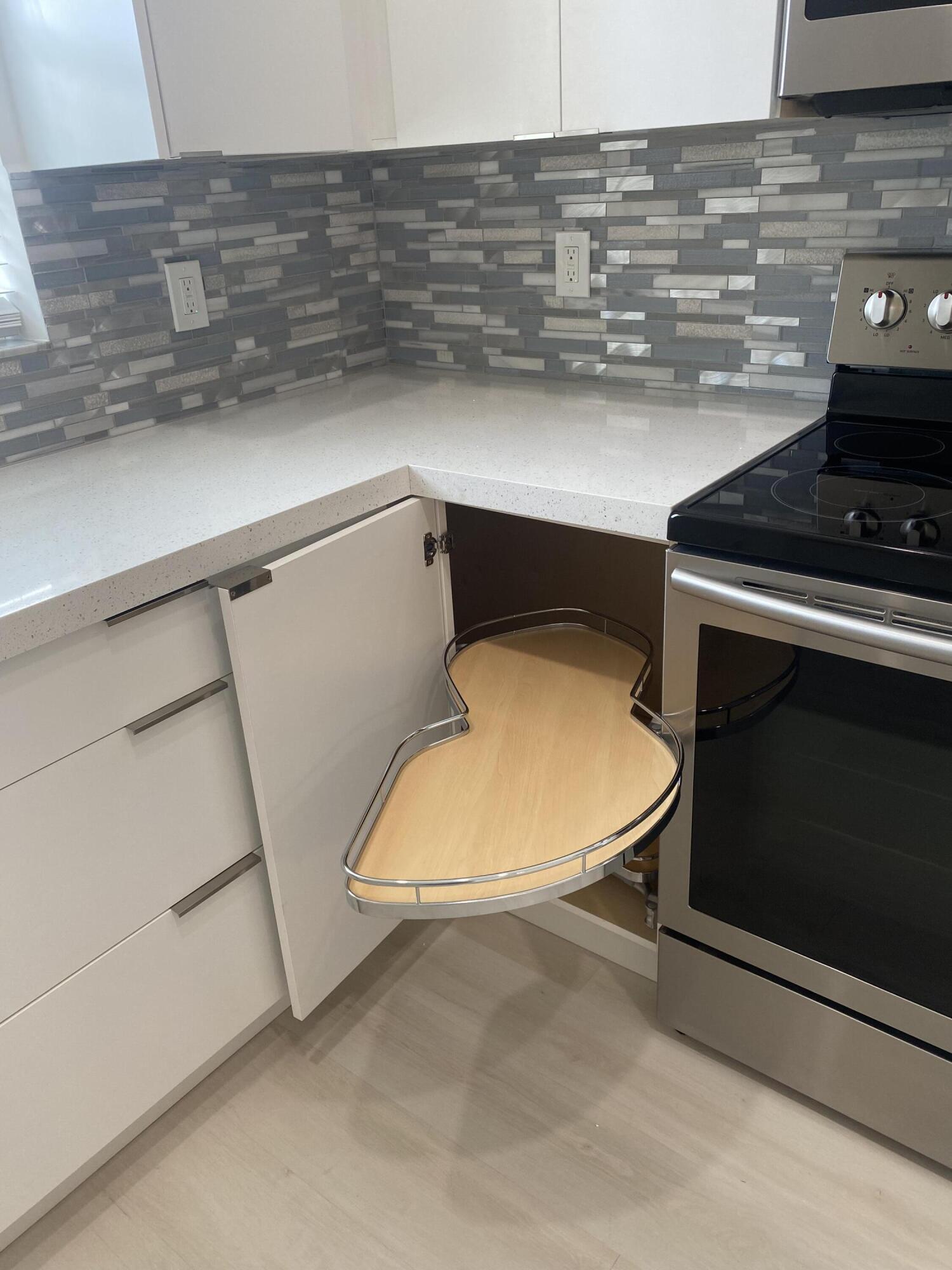 7591 Red Ruby Drive Delray Beach, FL 33446 - Photo 8 of 29 a utility room with dryer and washer