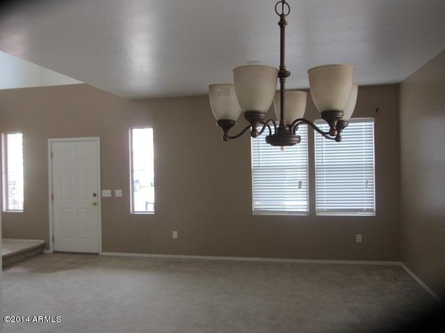 7405 South 40th Lane Phoenix, AZ 85041 - Photo 3 of 8 greatrm