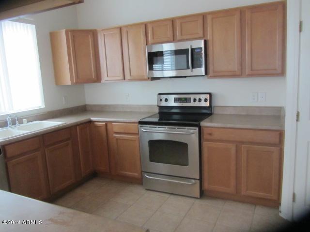 7405 South 40th Lane Phoenix, AZ 85041 - Photo 5 of 8 kitchen2