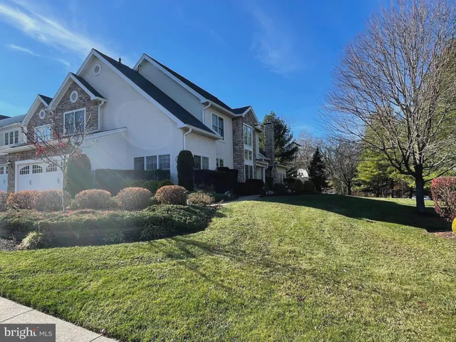 a view of a pathway with a house