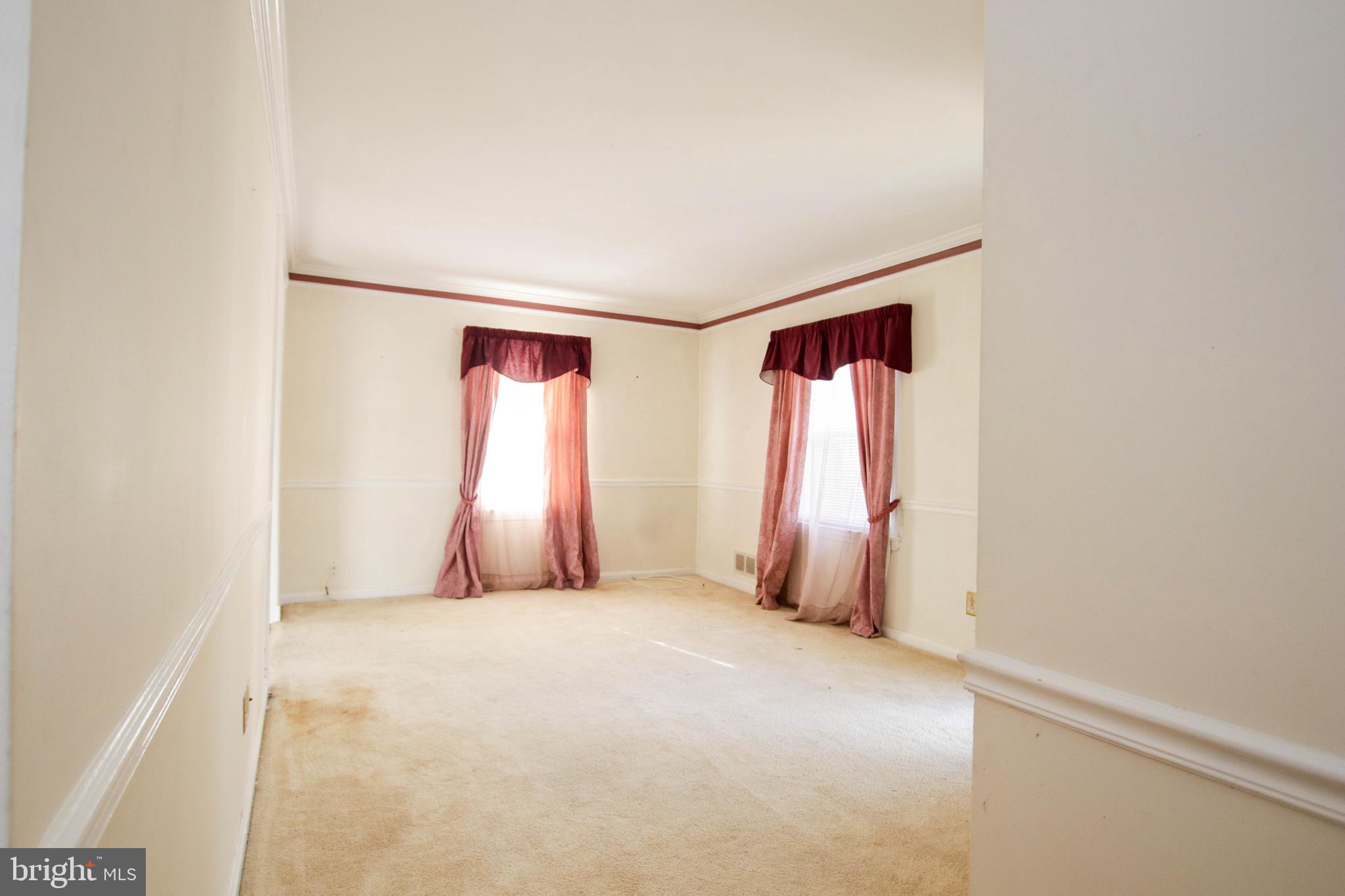 10811 Keller Street Silver Spring, MD 20902 - Photo 3 of 29 Living Room