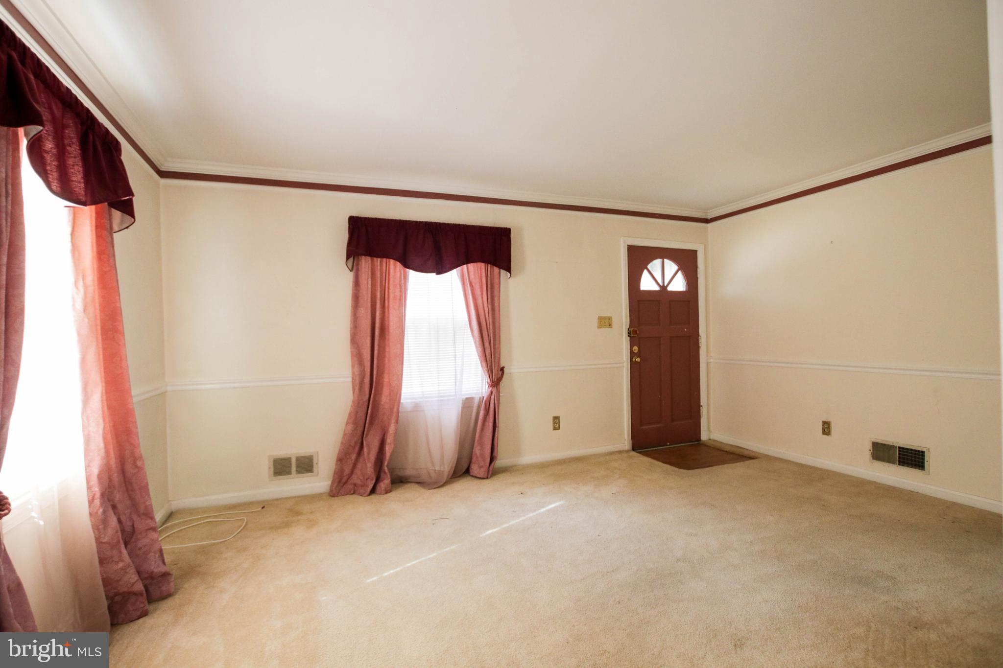 10811 Keller Street Silver Spring, MD 20902 - Photo 4 of 29 Living Room