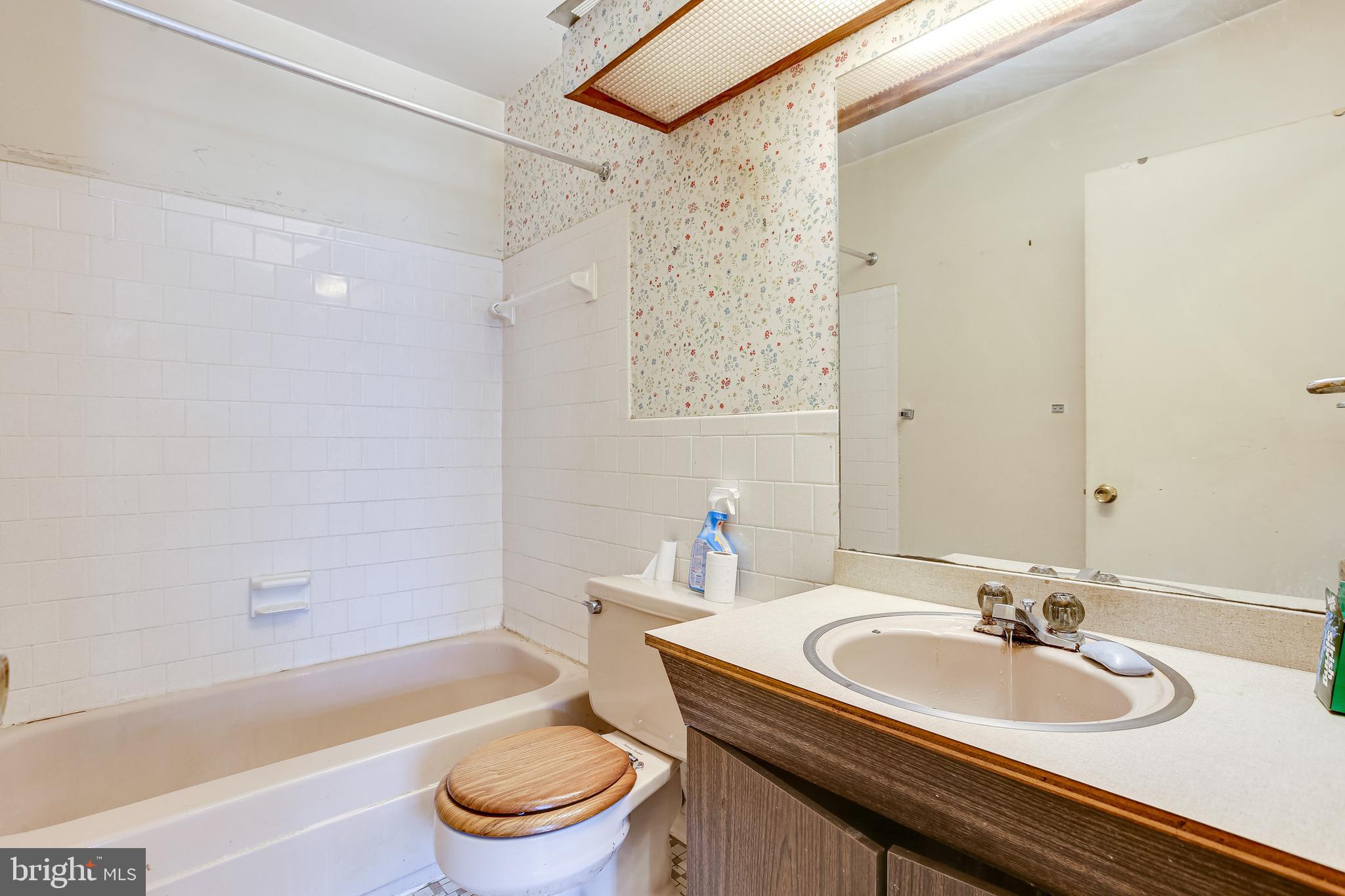 428 Crosby Road Baltimore, MD 21228 - Photo 21 of 33 FULL BATH