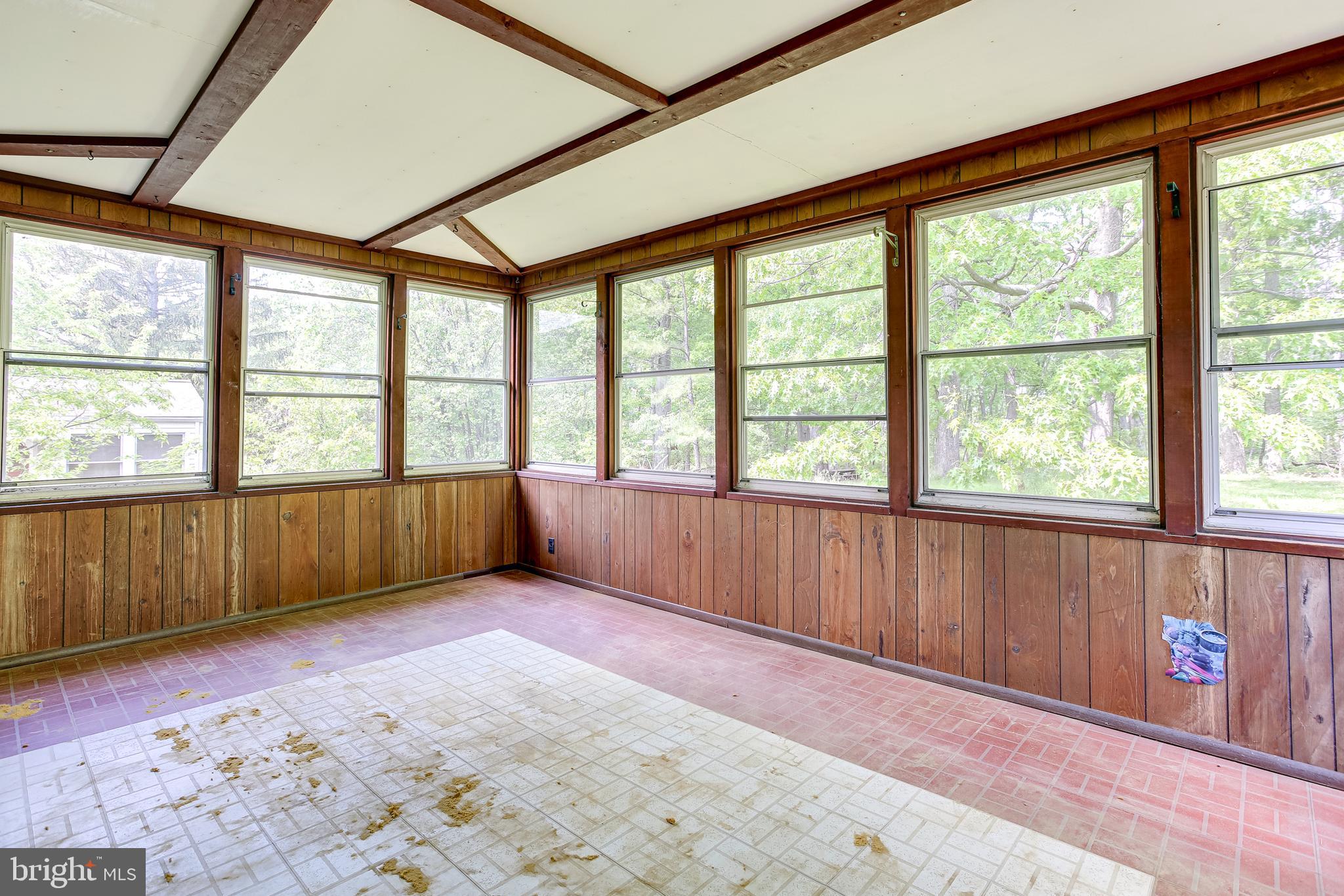 428 Crosby Road Baltimore, MD 21228 - Photo 22 of 33 SUNROOM