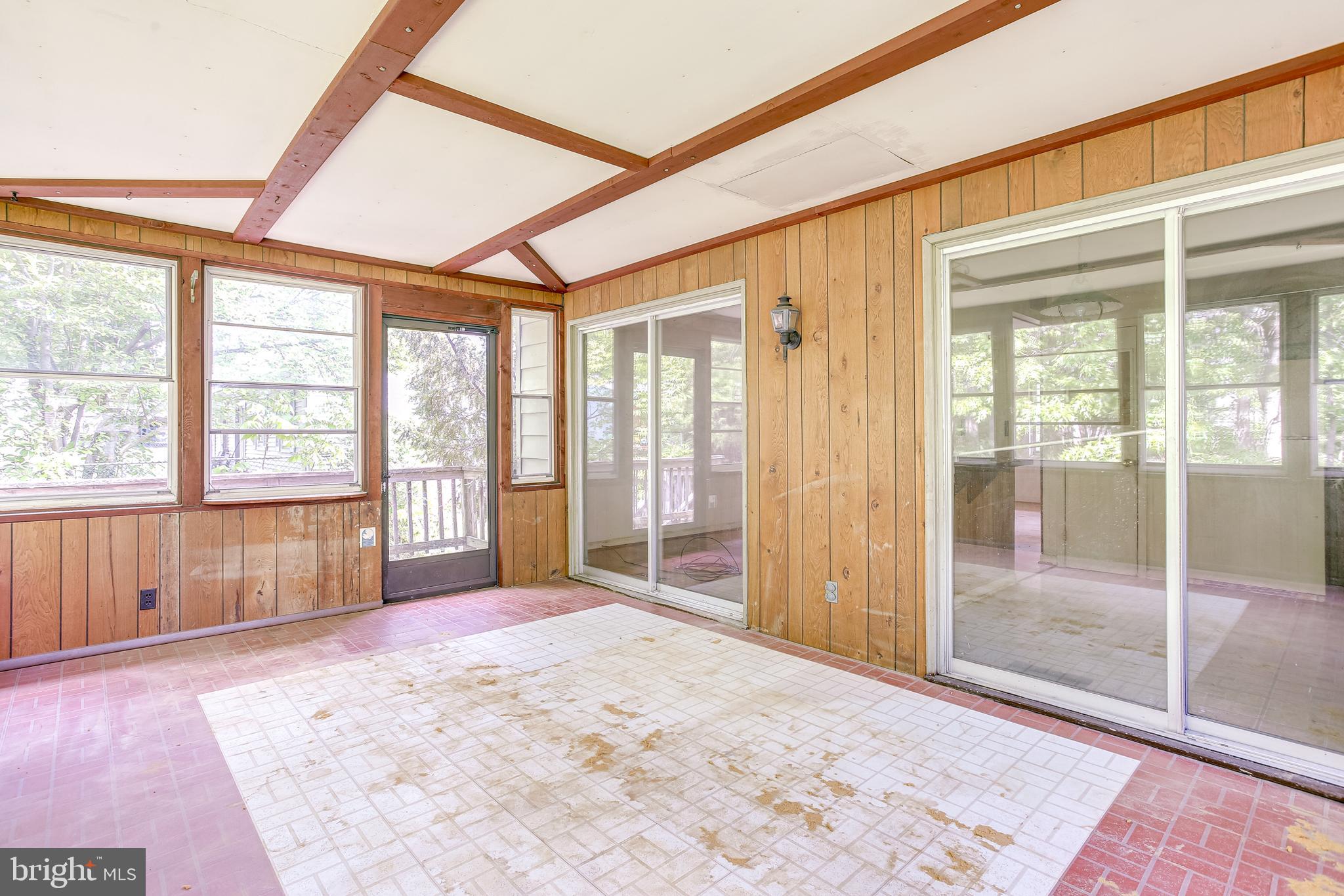428 Crosby Road Baltimore, MD 21228 - Photo 23 of 33 SUNROOM