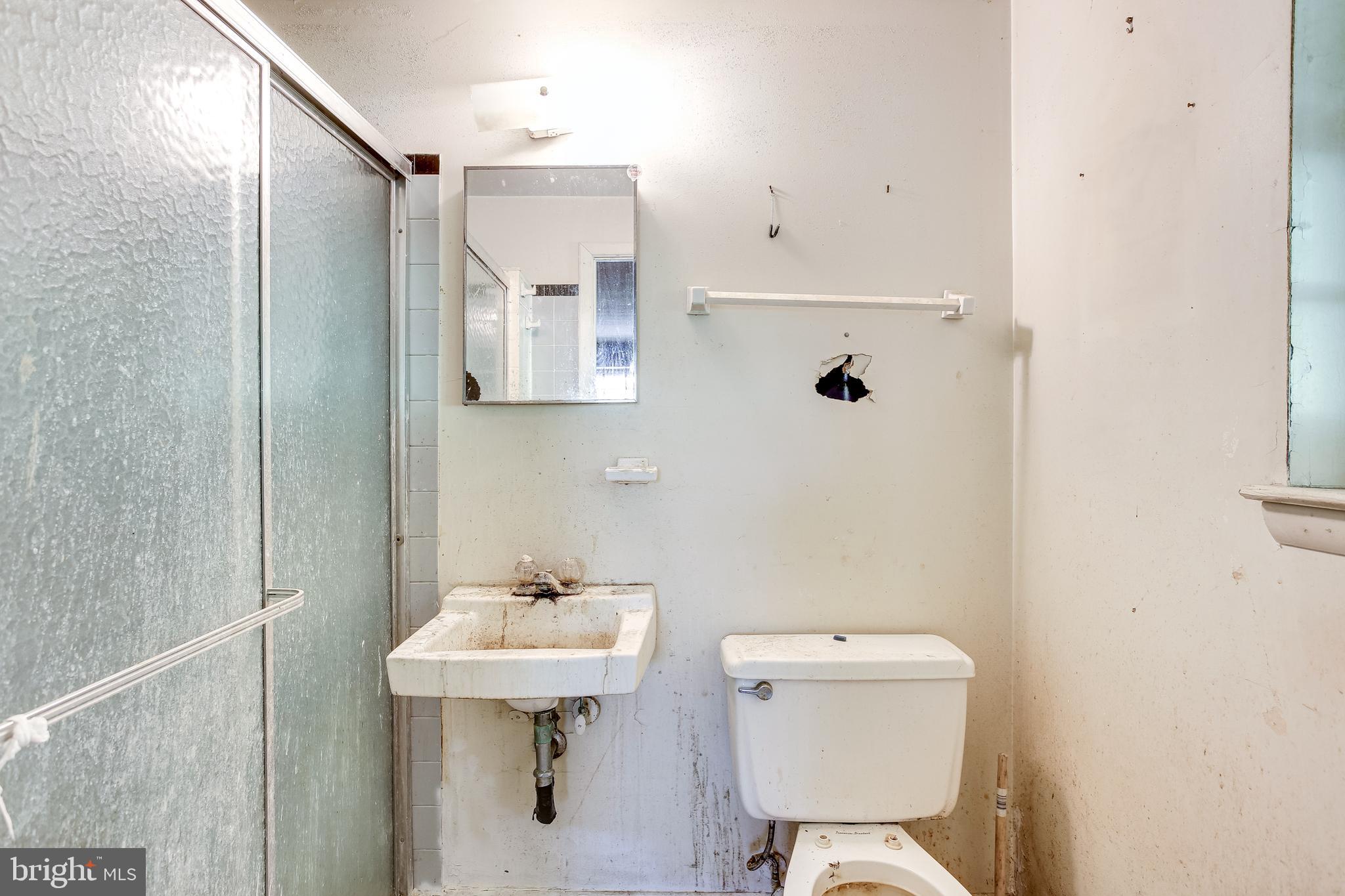 428 Crosby Road Baltimore, MD 21228 - Photo 27 of 33 FULL BATH