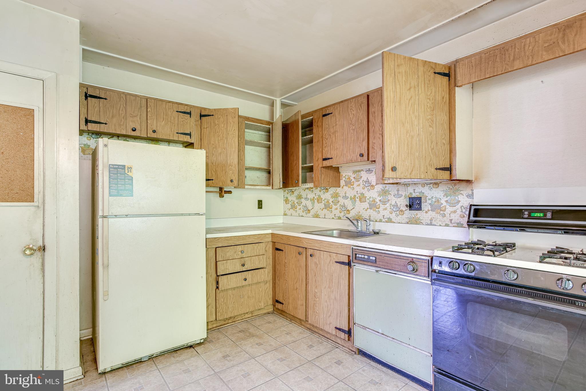 428 Crosby Road Baltimore, MD 21228 - Photo 10 of 33 KITCHEN