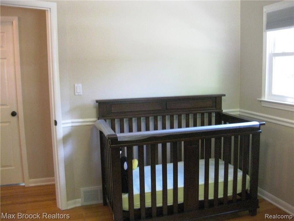 31533 Marblehead Road Farmington, MI 48336 - Photo 17 of 38 Bedroom 1.jpg