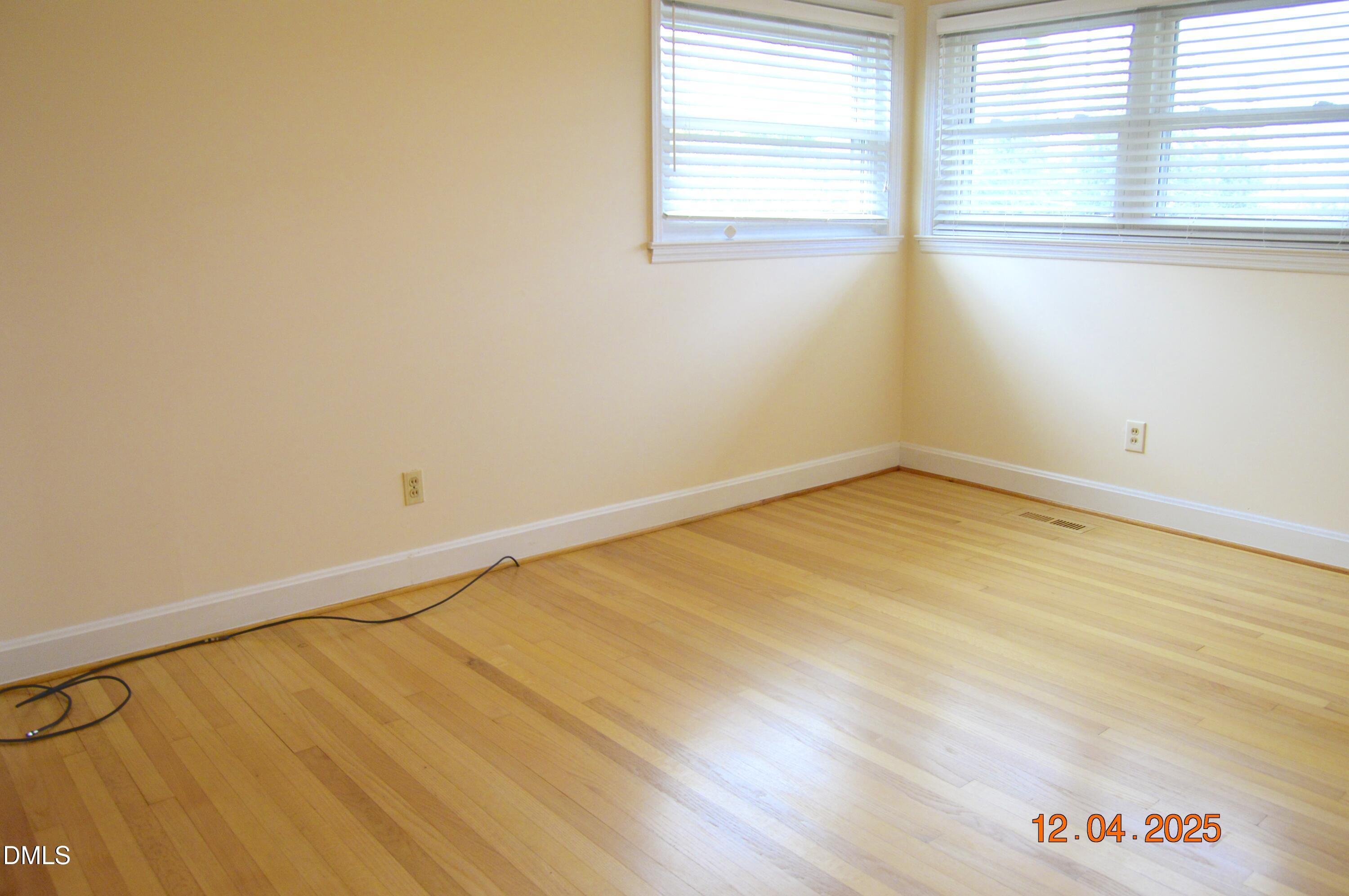 681 Polenta Road Smithfield, NC 27577 - Photo 19 of 34 an empty room with a window