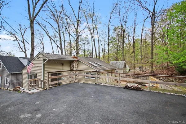 $350,000 | 9 Wildwood Drive, Greenwood Lake, NY 10925