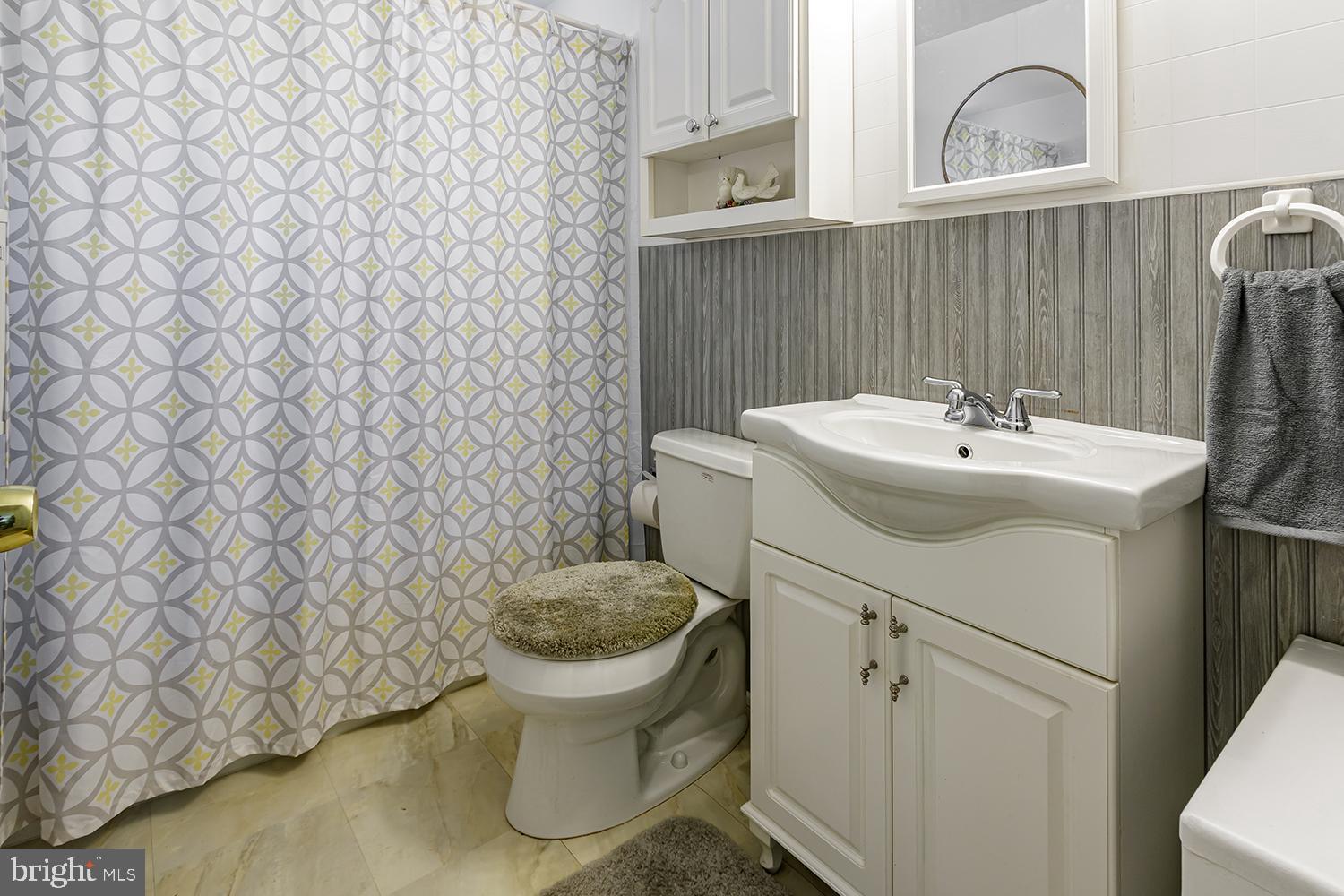 39 Taunton Road Medford, NJ 08055 - Photo 15 of 24 Updated full bath with tub/shower combo