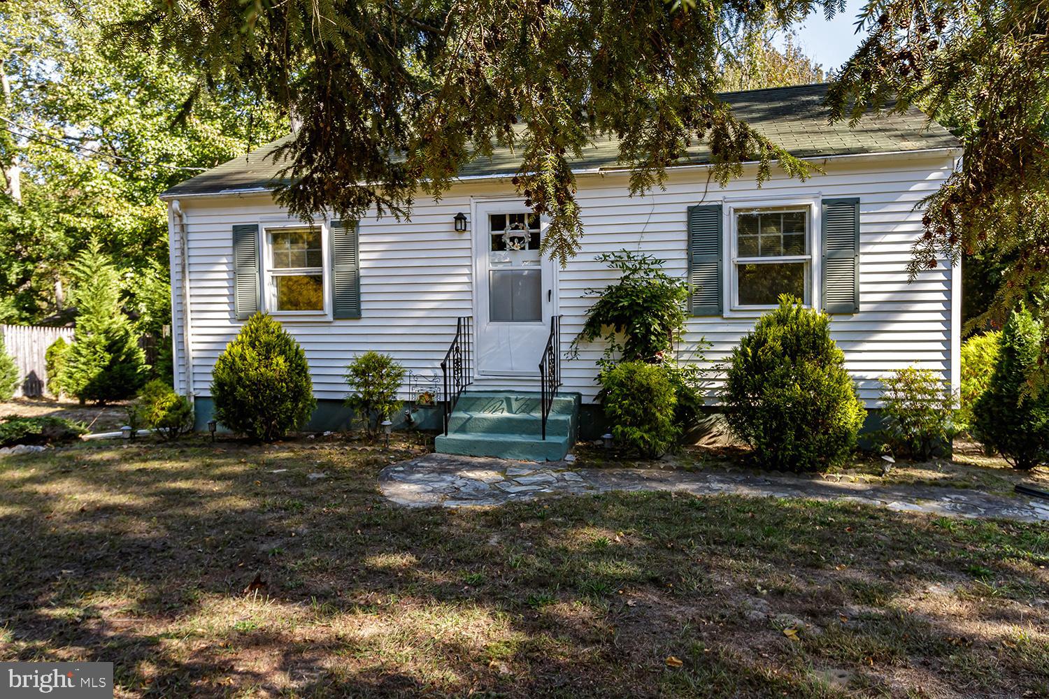 39 Taunton Road Medford, NJ 08055 - Photo 3 of 24 Maintenance free vinyl siding