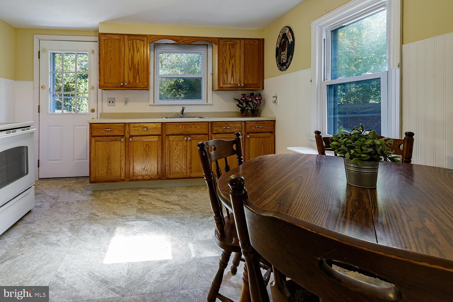 39 Taunton Road Medford, NJ 08055 - Photo 8 of 24 Kitchen with all appliances included