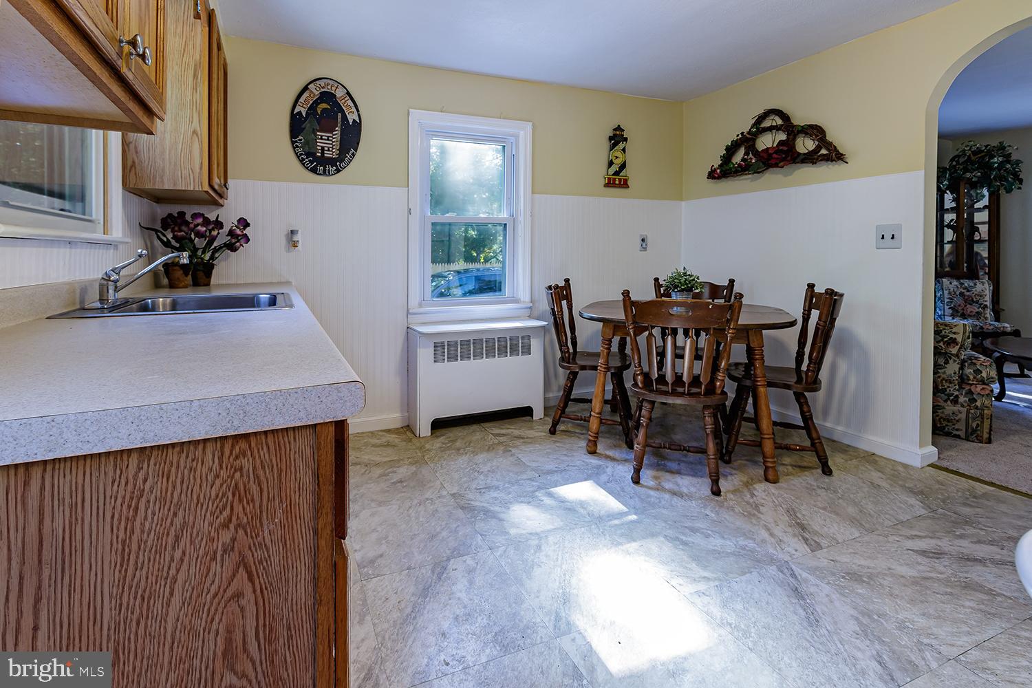 39 Taunton Road Medford, NJ 08055 - Photo 10 of 24 Spacious kitchen with eating area