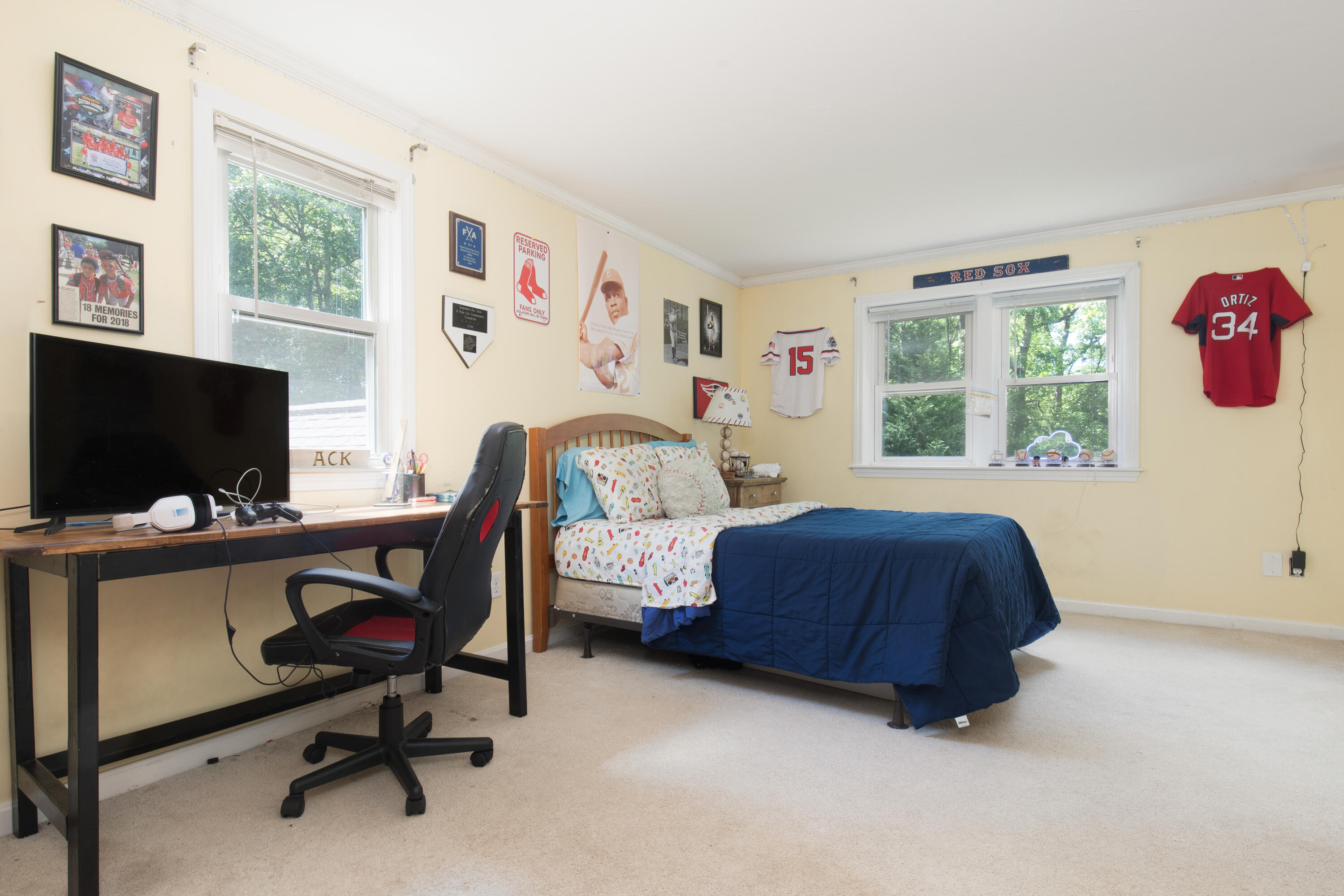 25 Weathervane Way Marstons Mills, MA 02632 - Photo 19 of 21 a bedroom with a workspace