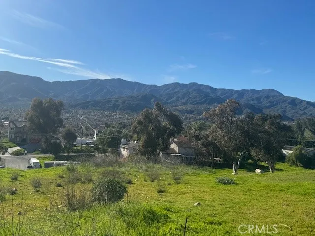 a view of an outdoor space