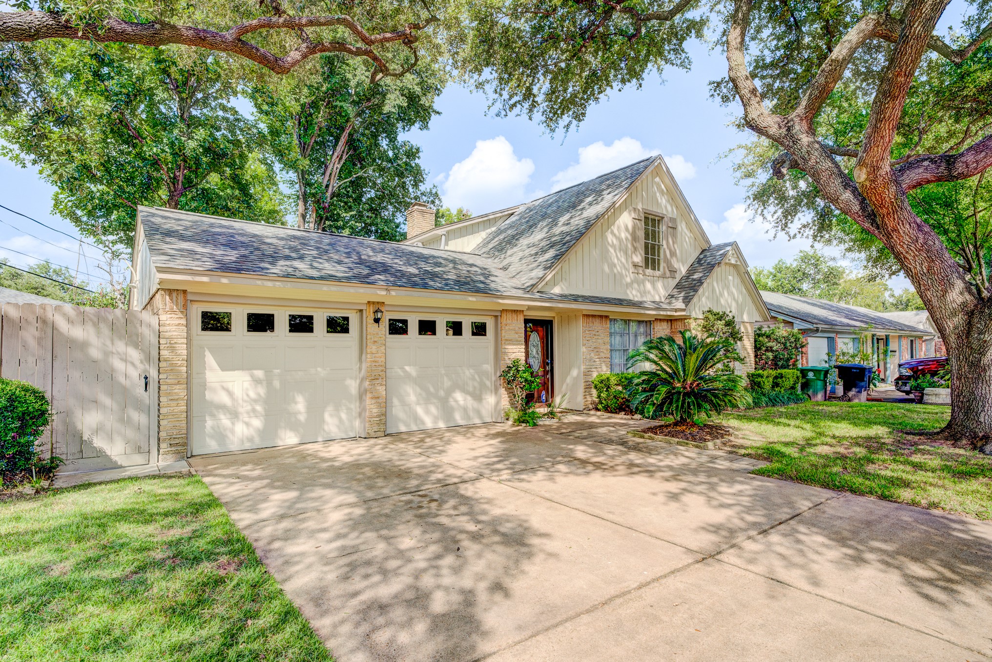 3334 Spring Valley Road Houston, TX 77080 - Photo 3 of 40
