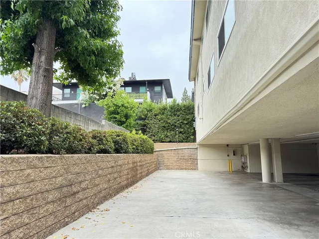 $2,390 | 251 North Oakland Avenue, Unit 5, Pasadena, CA 91101