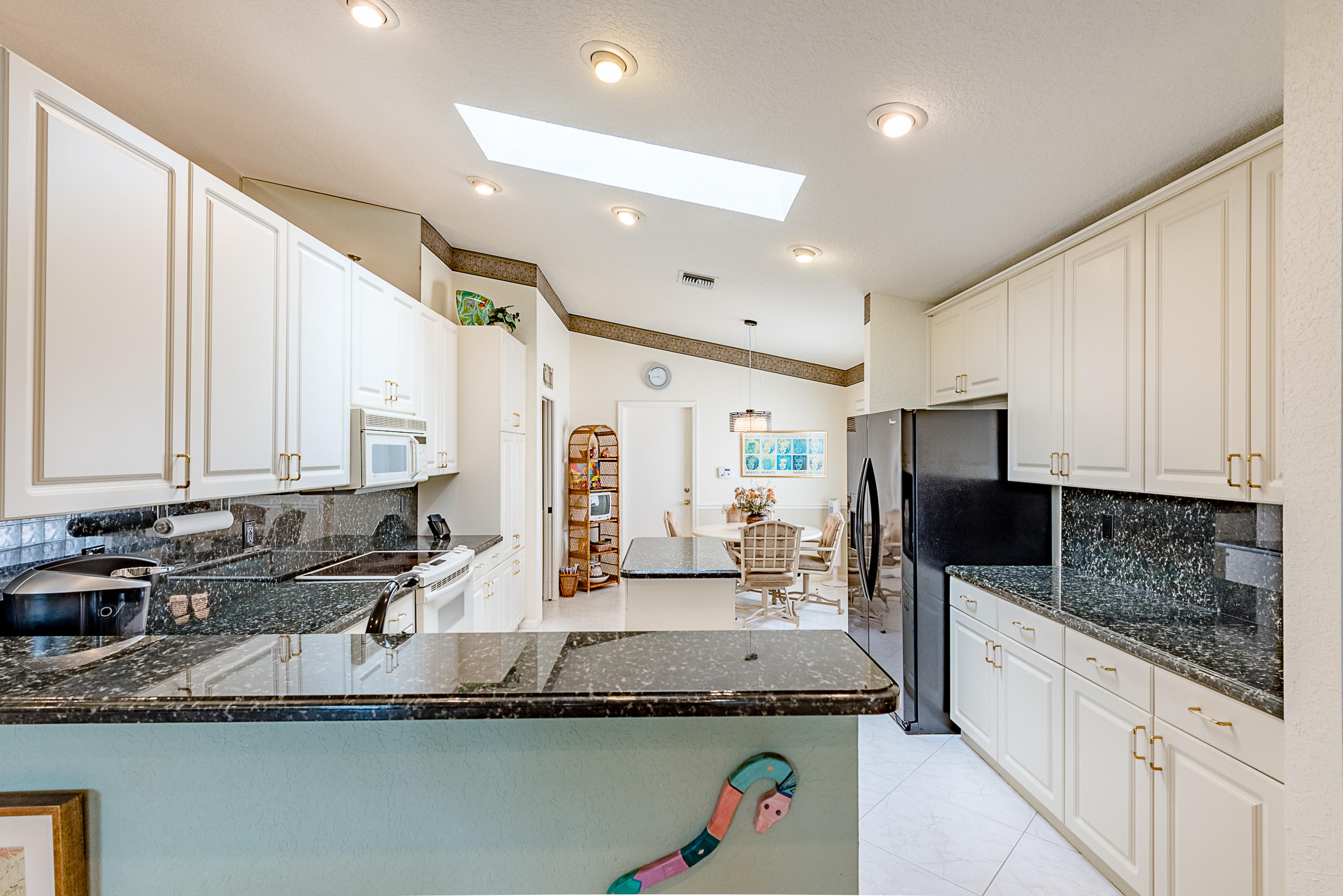 6525 Sun River Road Boynton Beach, FL 33437 - Photo 10 of 30 Inviting eat in kitchen