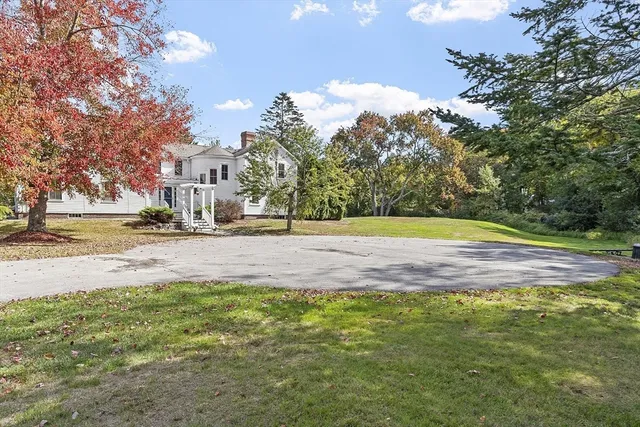 a view of yard with green space