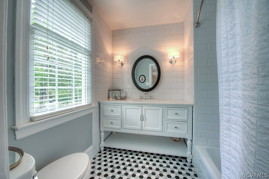 2600 Arrandell Road Midlothian, VA 23113 - Photo 37 of 45 a bathroom with a toilet and a vanity