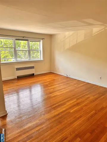 $1,800 | 542 4th Avenue, Unit 1D, Westwood, NJ 07675