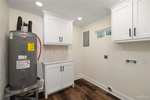 a room with a closet