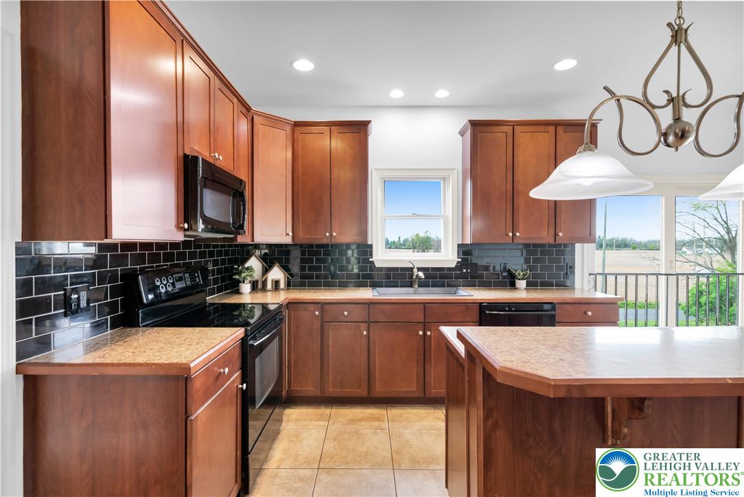 2575 Huckleberry Road Allentown, PA 18104 - Photo 15 of 57