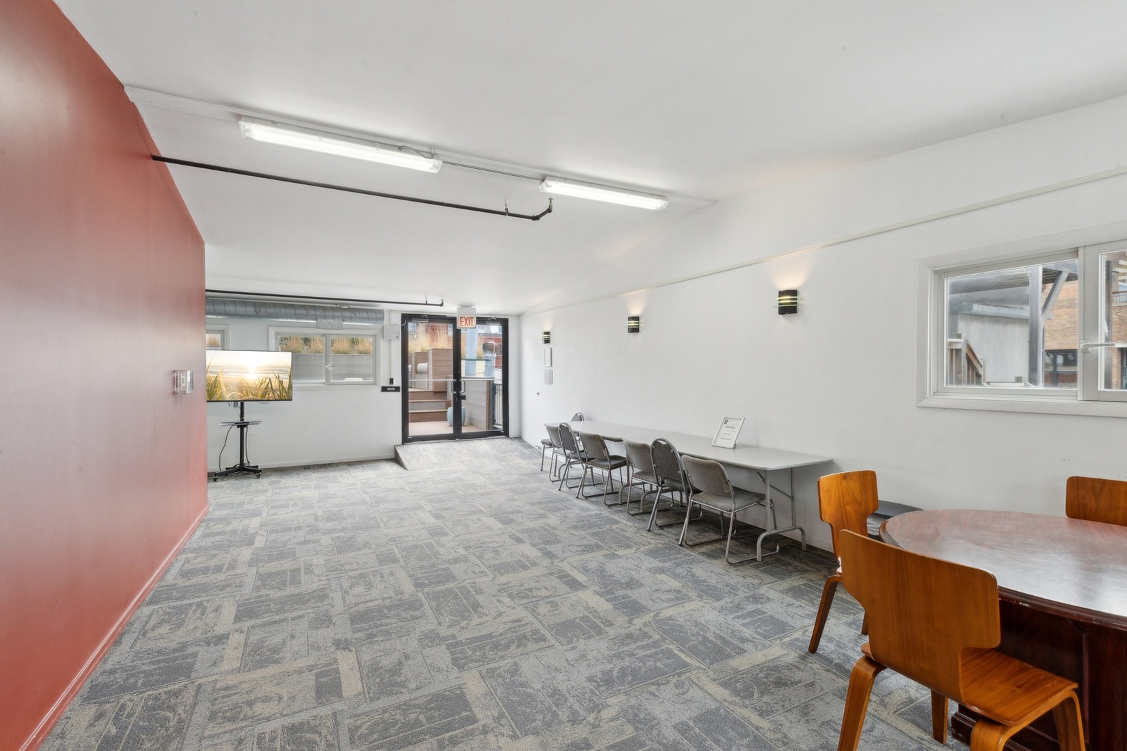 1000 West Washington Boulevard, Unit 137 Chicago, IL 60607 - Photo 28 of 33 a view of livingroom with furniture