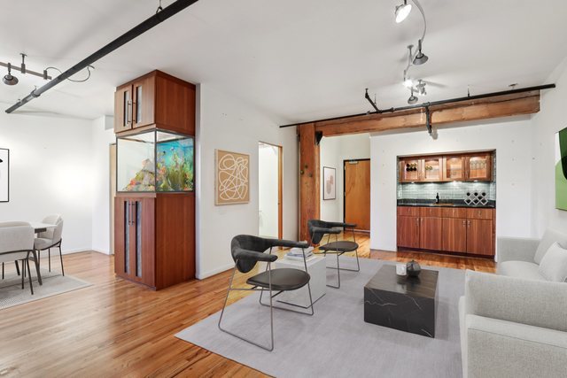 1000 West Washington Boulevard, Unit 137 Chicago, IL 60607 - Photo 9 of 33 a living room with furniture and a window