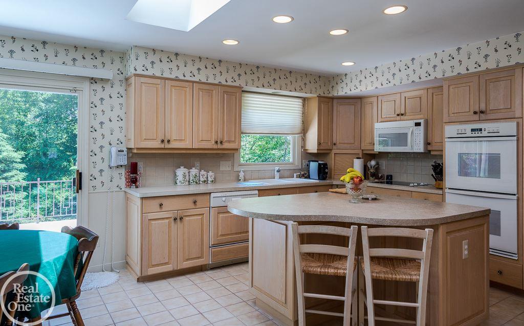 5317 Aintree Road Rochester, MI 48306 - Photo 13 of 40