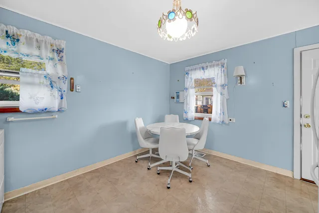 $275,000 | 2800 School Drive, Rolling Meadows, IL 60008