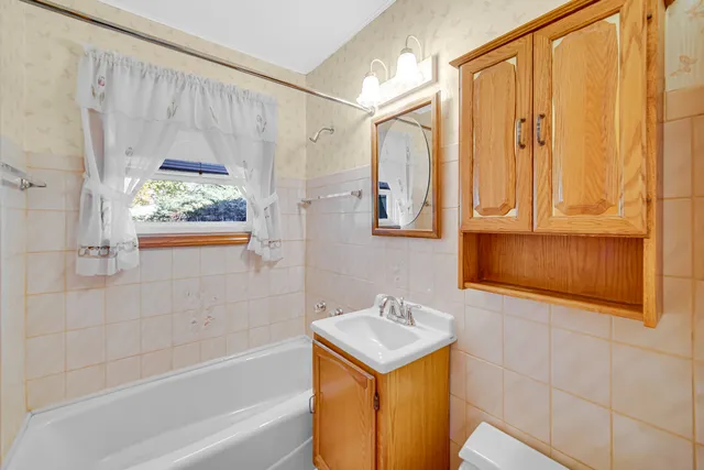 $275,000 | 2800 School Drive, Rolling Meadows, IL 60008