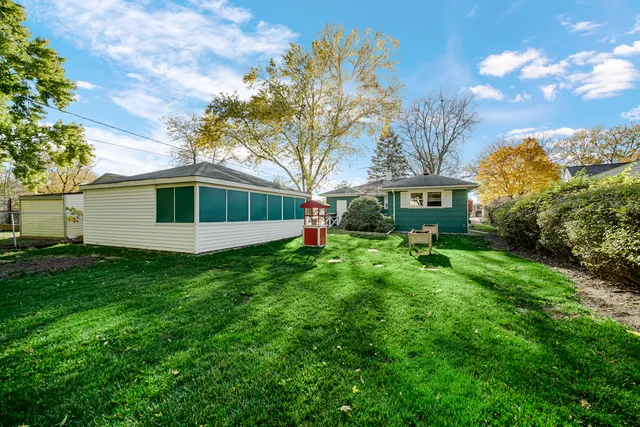 $275,000 | 2800 School Drive, Rolling Meadows, IL 60008