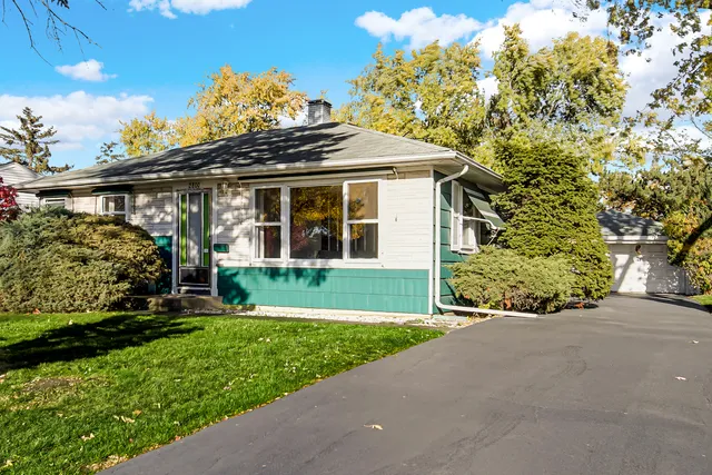 $275,000 | 2800 School Drive, Rolling Meadows, IL 60008