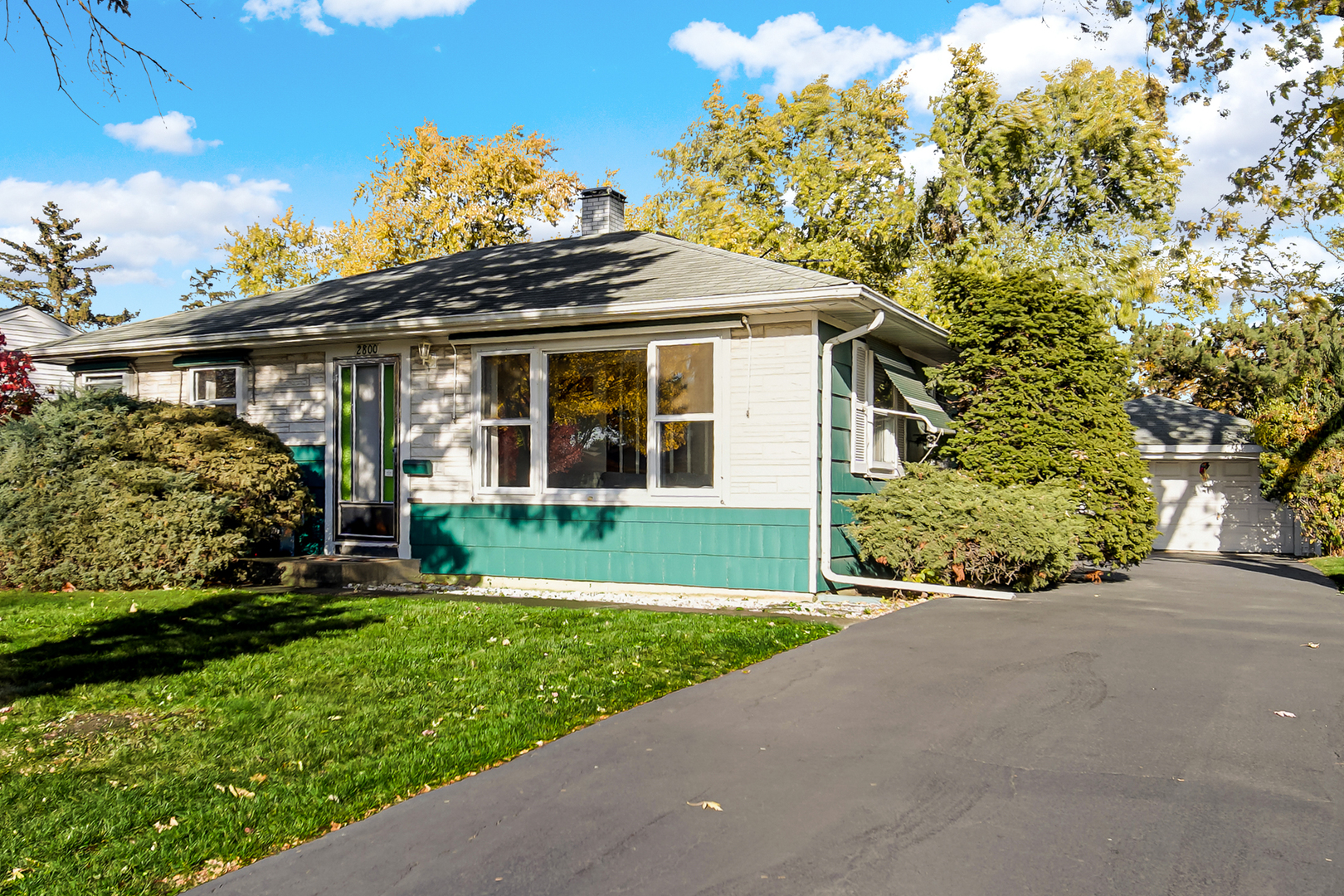2800 School Drive Rolling Meadows, IL 60008 - Photo 2 of 23 a front view of a house with a yard