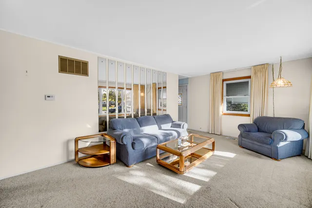 $275,000 | 2800 School Drive, Rolling Meadows, IL 60008