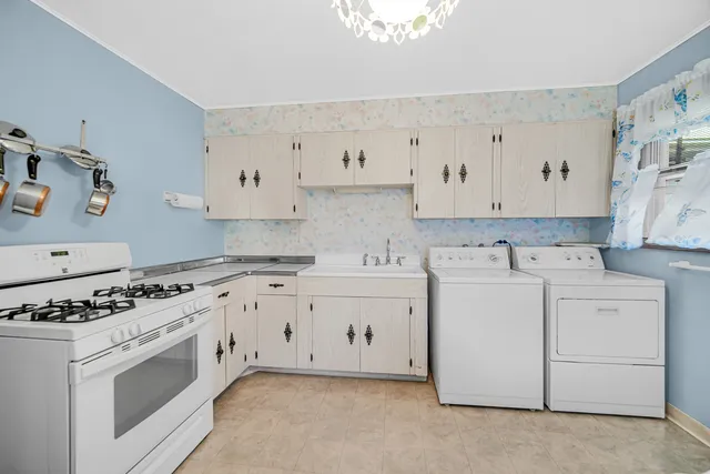 $275,000 | 2800 School Drive, Rolling Meadows, IL 60008