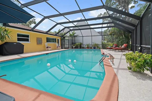 $1,150,000 | 252 South Garden Circle, Belleair, FL 33756