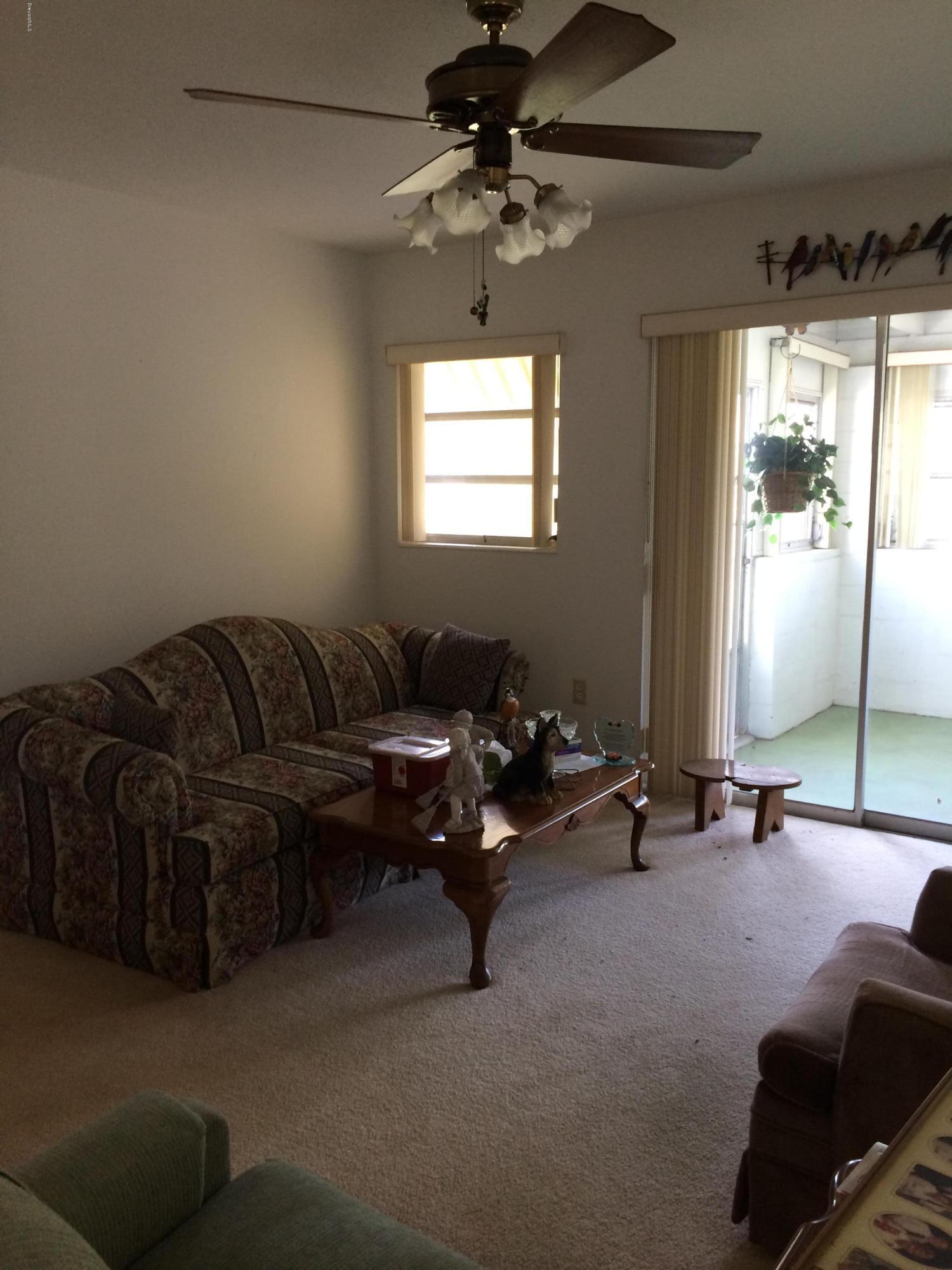 274 Lee Road Melbourne, FL 32904 - Photo 4 of 10 Living Room