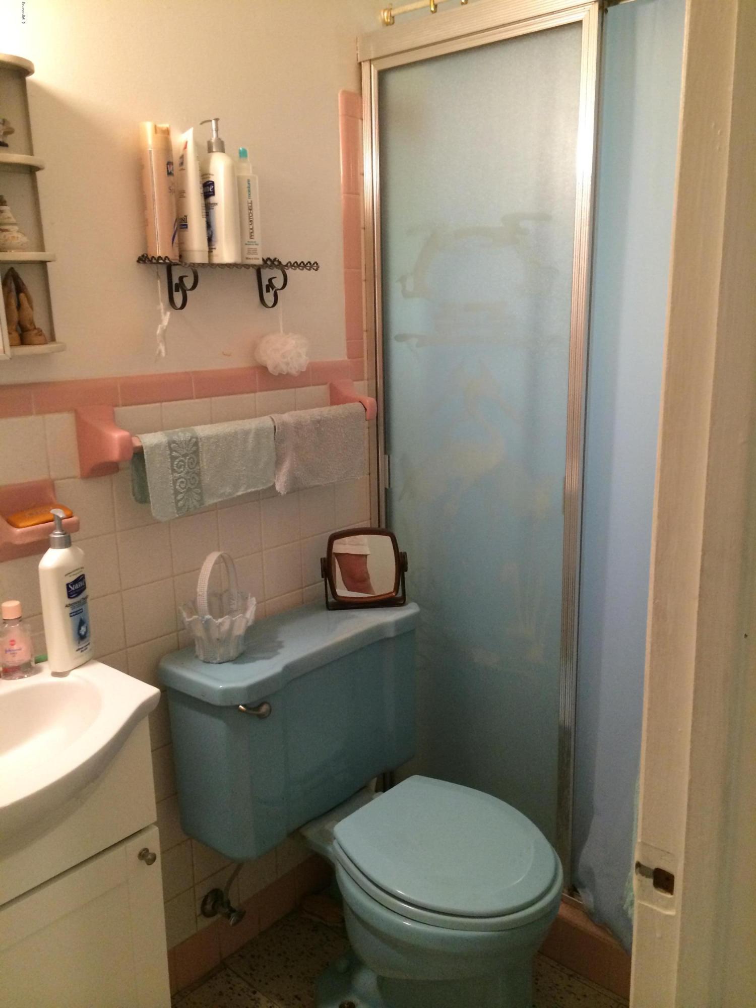 274 Lee Road Melbourne, FL 32904 - Photo 9 of 10 Master Bathroom