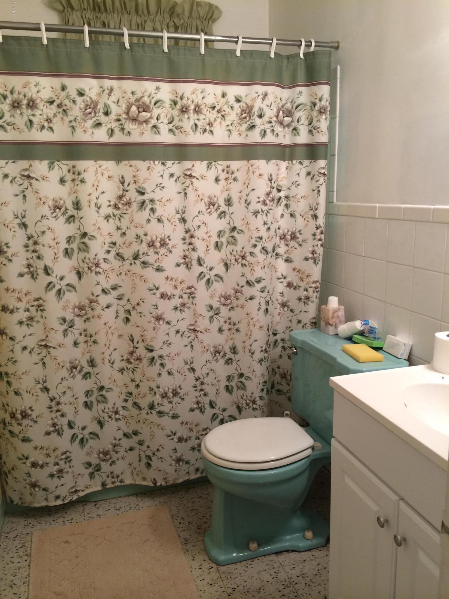 274 Lee Road Melbourne, FL 32904 - Photo 10 of 10 Bathroom