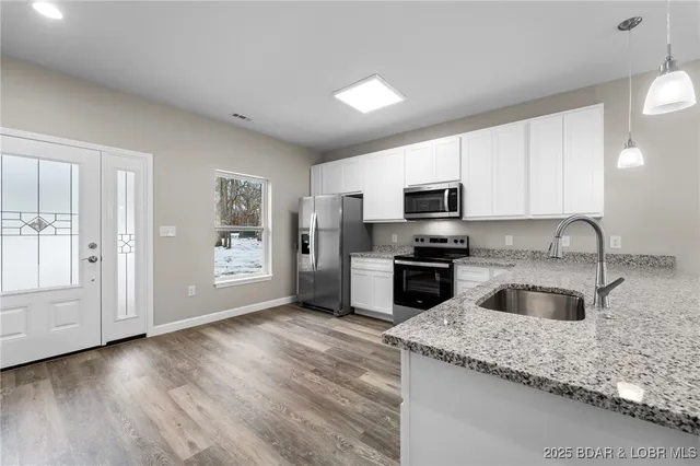 $359,000 | 5844 Horseshoe Bend Parkway, Four Seasons, MO 65049