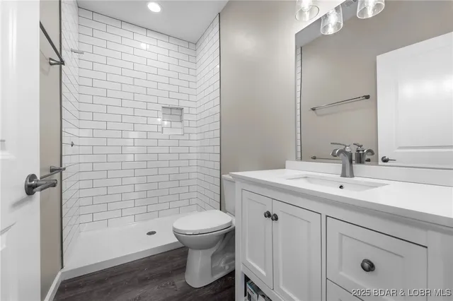 $359,000 | 5844 Horseshoe Bend Parkway, Four Seasons, MO 65049