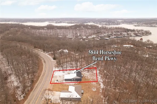 $359,000 | 5844 Horseshoe Bend Parkway, Four Seasons, MO 65049