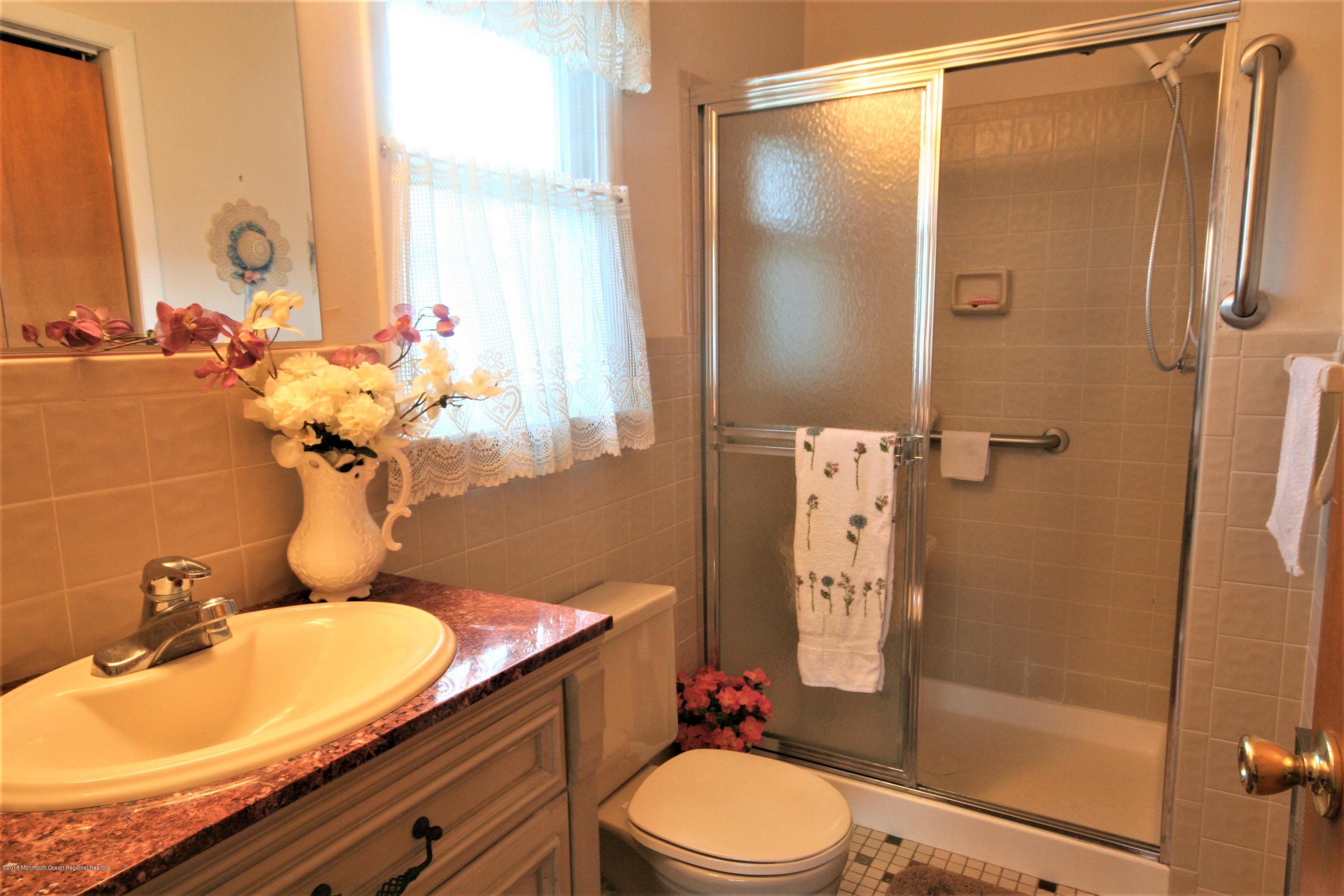 35 Magnolia Road, Unit 18 Manahawkin, NJ 08050 - Photo 14 of 23 MASTERBATH